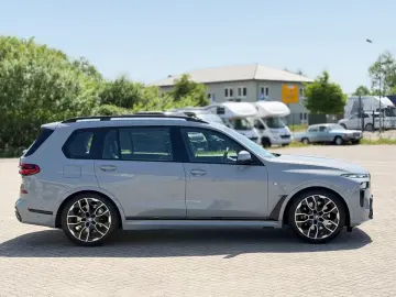 BMW M Sp ExecutiveDrivePro Aktivlenkung IconicGlow