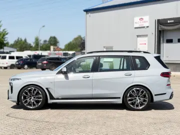 BMW M Sp ExecutiveDrivePro Aktivlenkung IconicGlow