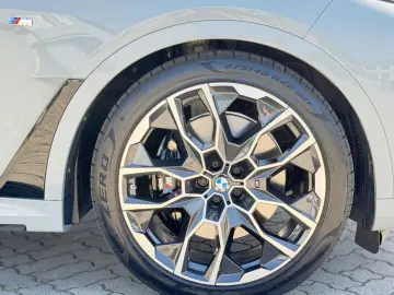 BMW M Sp ExecutiveDrivePro Aktivlenkung IconicGlow