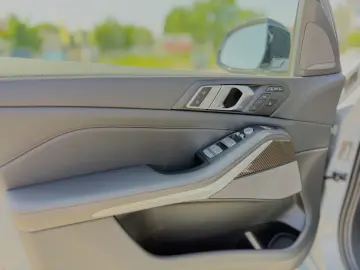 BMW M Sp ExecutiveDrivePro Aktivlenkung IconicGlow