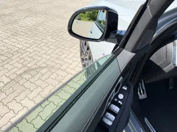 BMW M Sp ExecutiveDrivePro Aktivlenkung IconicGlow