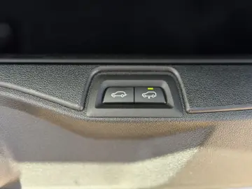 BMW M Sp ExecutiveDrivePro Aktivlenkung IconicGlow