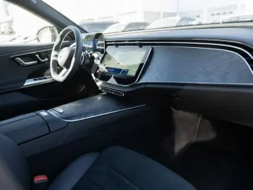 MERCEDES-BENZ E 300 e AMG-Sport DIGITAL 360 Burm Nig…