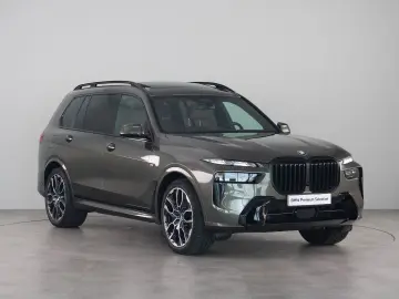 BMW X7 xDrive40i M-Sport Pro Iconic glow grille
