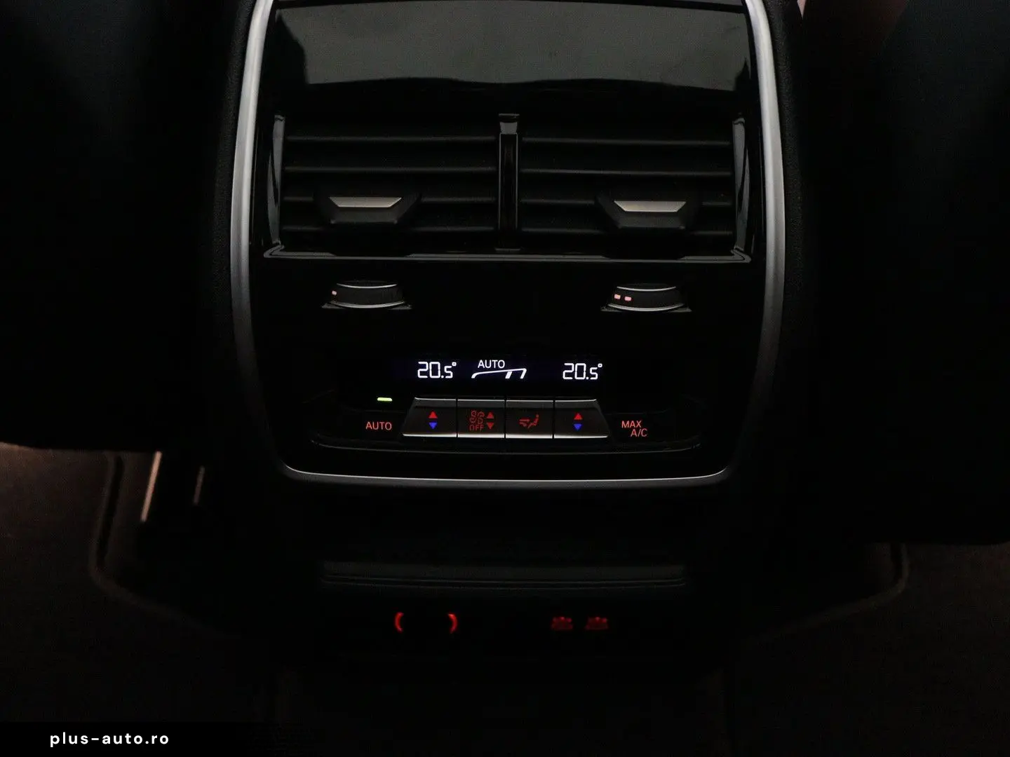 BMW X7 xDrive40i M-Sport Pro Iconic glow grille