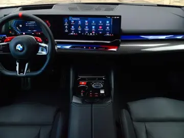BMW M5 Plug-In Hybrid Touring xDrive A