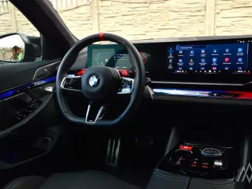 BMW M5 Plug-In Hybrid Touring xDrive A