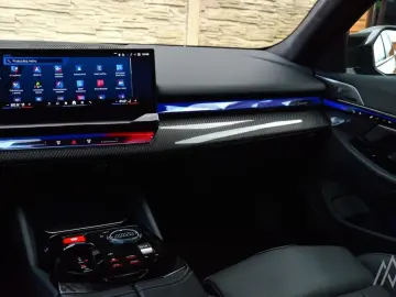 BMW M5 Plug-In Hybrid Touring xDrive A