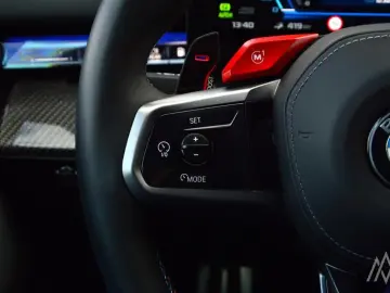 BMW M5 Plug-In Hybrid Touring xDrive A