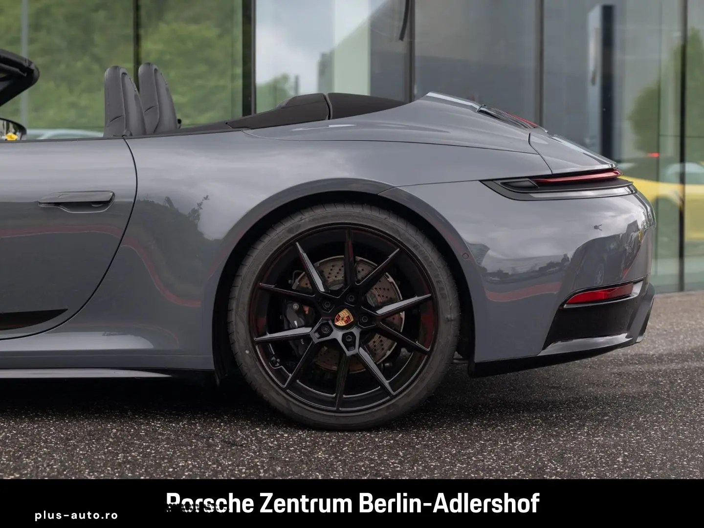 PORSCHE 992 911 Carrera Cabrio Sportabgas Surround View