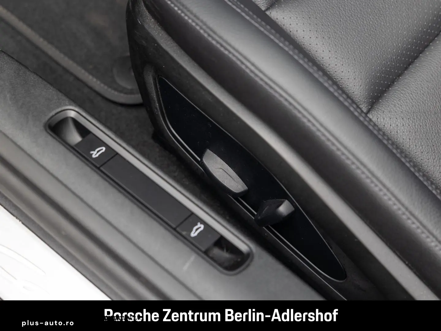 PORSCHE 992 911 Carrera Cabrio Sportabgas Surround View