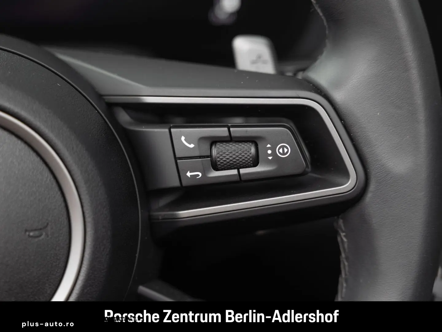 PORSCHE 992 911 Carrera Cabrio Sportabgas Surround View