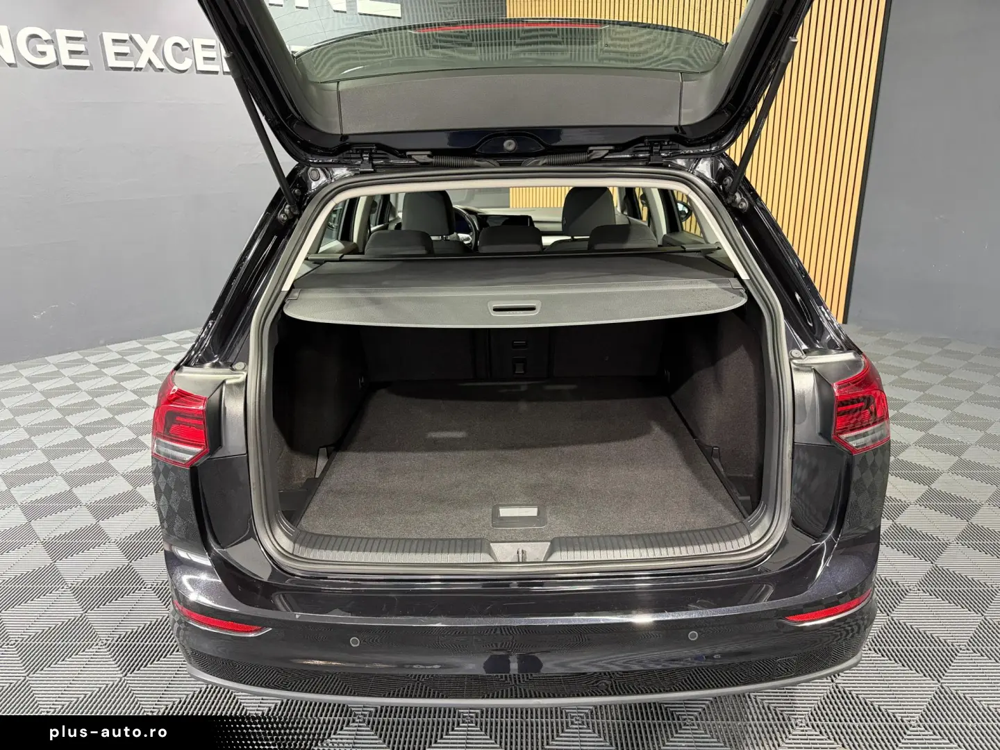 Volkswagen Golf Variant VIII 1.0 eTSI 81kW DSG Life 5d