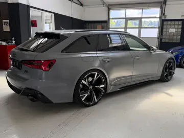 AUDI RS6 Avant 4.0 TFSI Quattro Keramik 22Zoll AHK