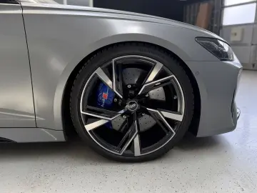 AUDI RS6 Avant 4.0 TFSI Quattro Keramik 22Zoll AHK