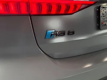 AUDI RS6 Avant 4.0 TFSI Quattro Keramik 22Zoll AHK