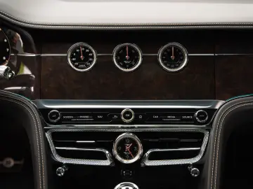 BENTLEY Flying Spur W12 Mulliner Driving Spec