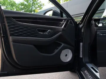 BENTLEY Flying Spur W12 Mulliner Driving Spec