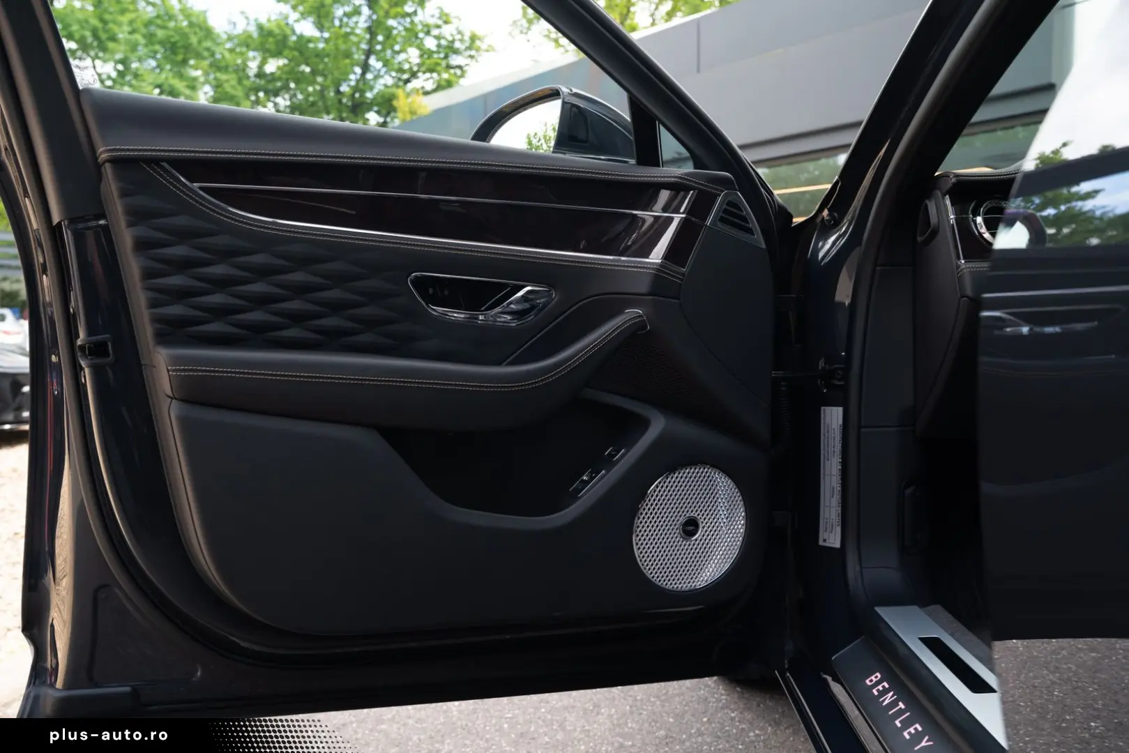 BENTLEY Flying Spur W12 Mulliner Driving Spec