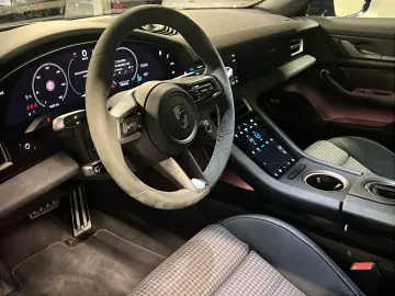 PORSCHE Taycan Turbo S  InnoDrive  Nachtsichtassistent