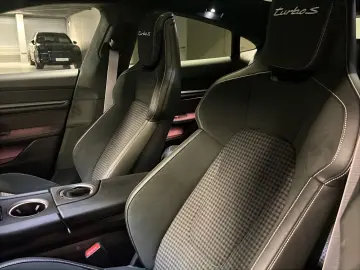 PORSCHE Taycan Turbo S  InnoDrive  Nachtsichtassistent