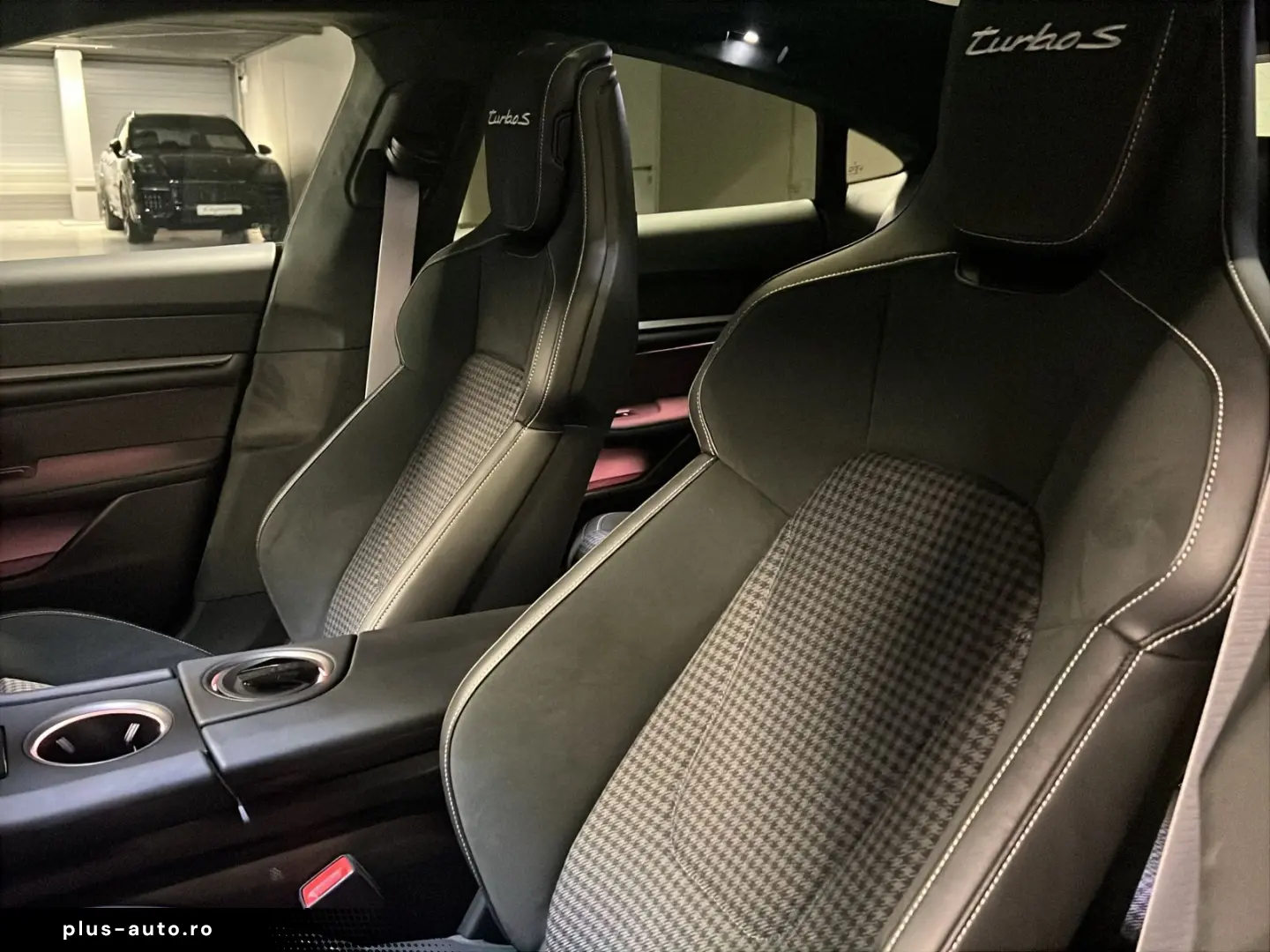 PORSCHE Taycan Turbo S  InnoDrive  Nachtsichtassistent