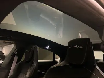 PORSCHE Taycan Turbo S  InnoDrive  Nachtsichtassistent