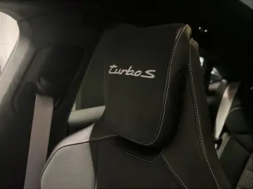 PORSCHE Taycan Turbo S  InnoDrive  Nachtsichtassistent