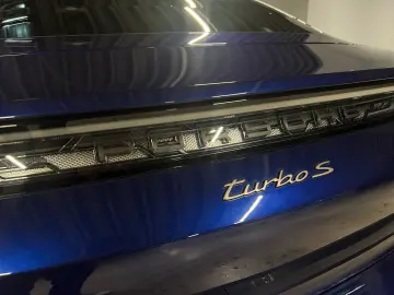 PORSCHE Taycan Turbo S  InnoDrive  Nachtsichtassistent