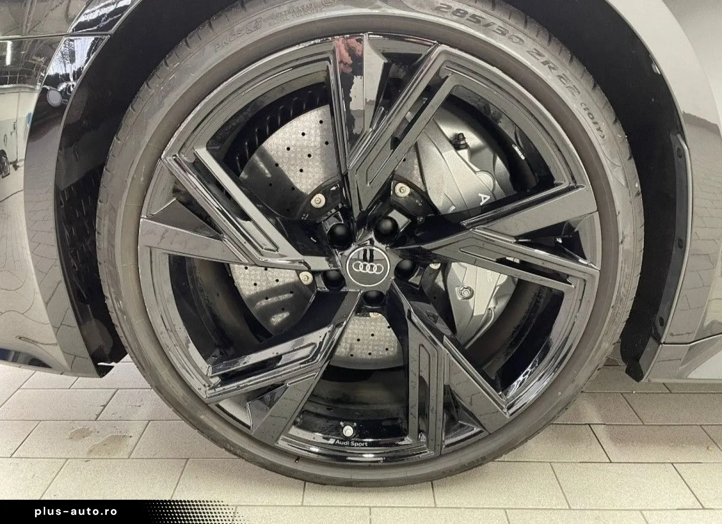AUDI RS6 Avant ESSENTIAL-V MAX 305-KERAMIK-PANO-LASER