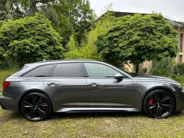 AUDI RS 6 Avant PERFO. KERAMIK V MAX 305 KM
