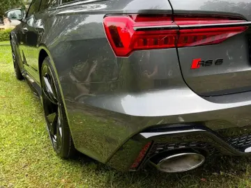 AUDI RS 6 Avant PERFO. KERAMIK V MAX 305 KM