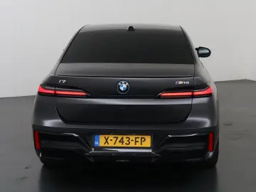 BMW i7 M70 xDrive 106 kWh   SOH 97%   M-pack   Iconi