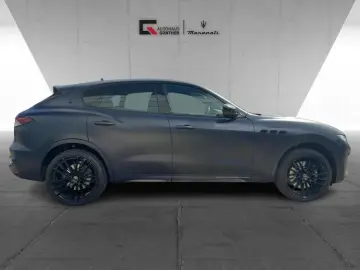 MASERATI Levante Trofeo MC Edition Pano 22'&apo…