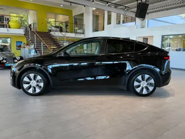 TESLA Model Y Long Range Dual AWD AHK abnehmbar