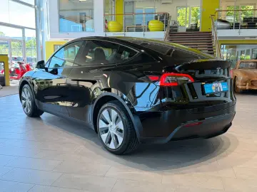 TESLA Model Y Long Range Dual AWD AHK abnehmbar
