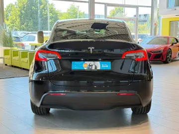 TESLA Model Y Long Range Dual AWD AHK abnehmbar