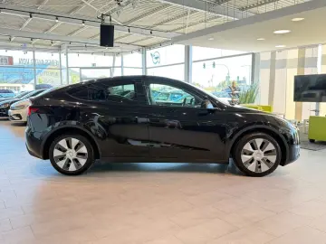 TESLA Model Y Long Range Dual AWD AHK abnehmbar