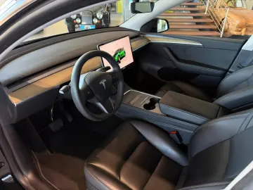 TESLA Model Y Long Range Dual AWD AHK abnehmbar