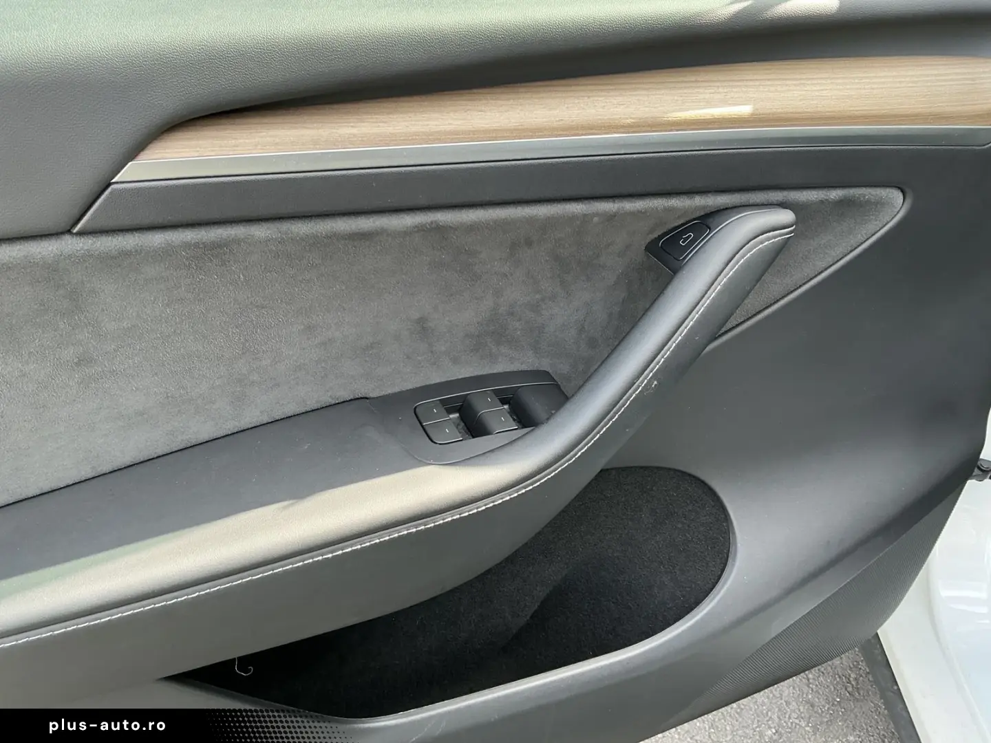 TESLA Model Y Long Range Dual AWD Leder Pano R.Cam
