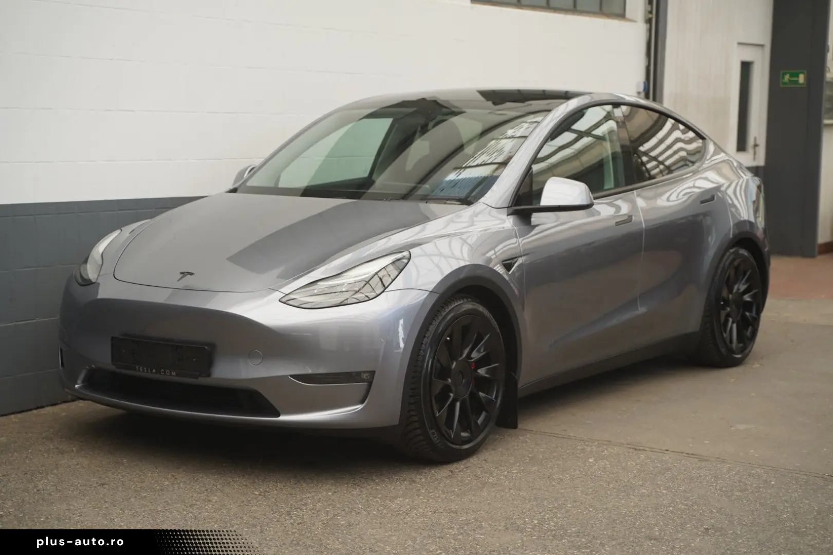 TESLA Model Y Long Range AWD  20-Zoll AHK