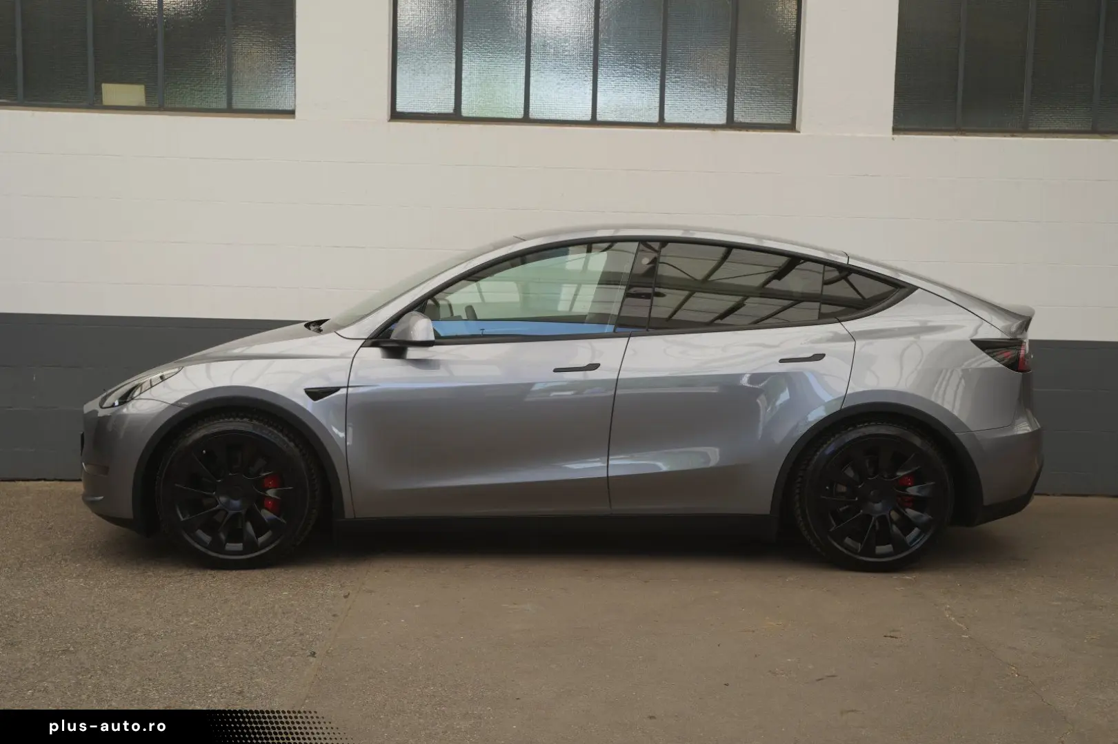 TESLA Model Y Long Range AWD  20-Zoll AHK