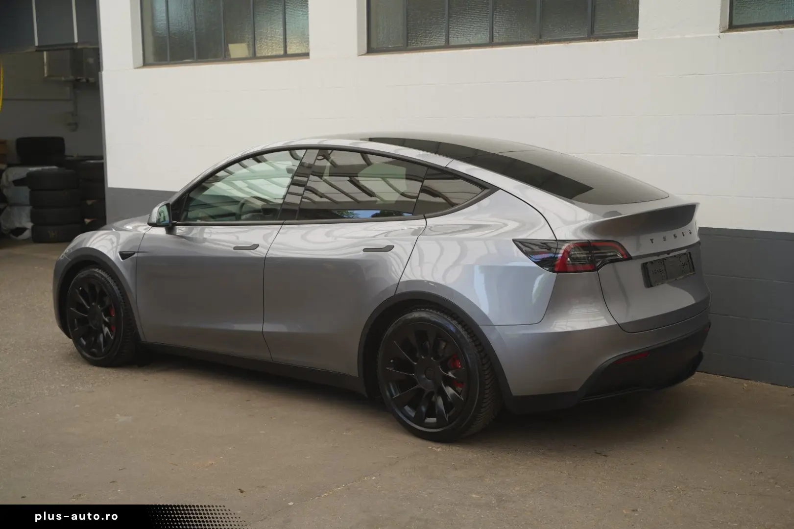 TESLA Model Y Long Range AWD  20-Zoll AHK