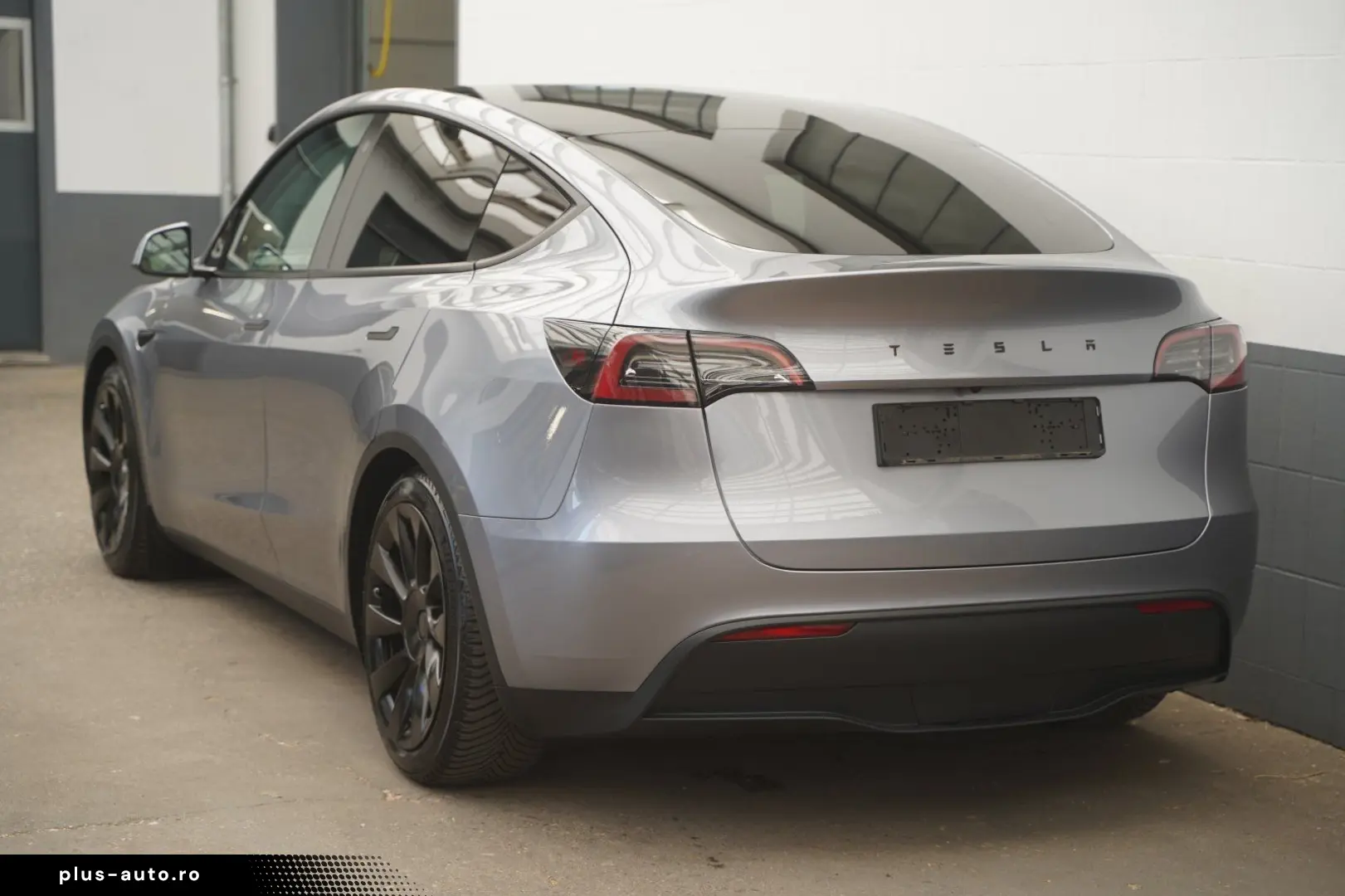 TESLA Model Y Long Range AWD  20-Zoll AHK