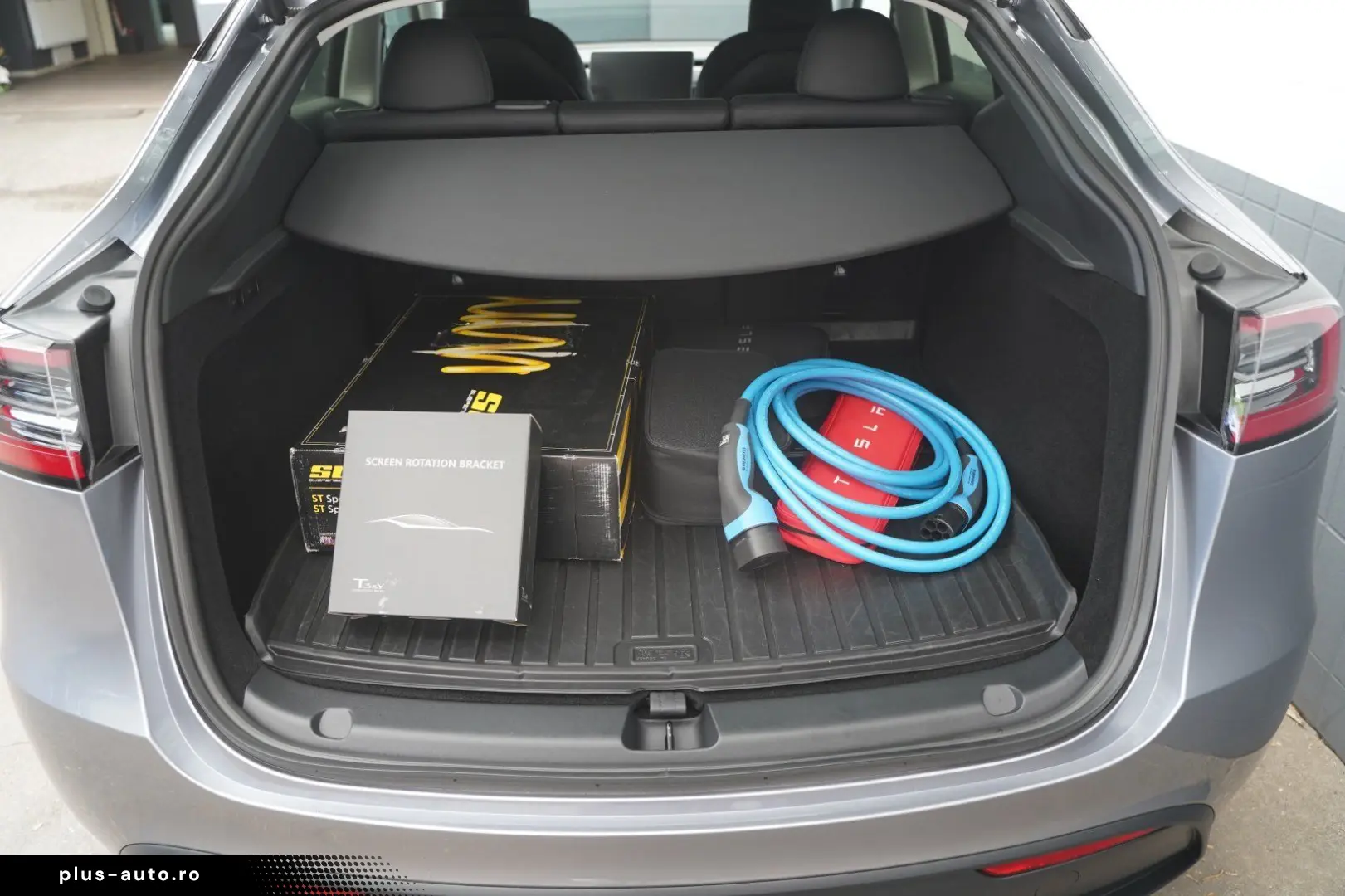 TESLA Model Y Long Range AWD  20-Zoll AHK