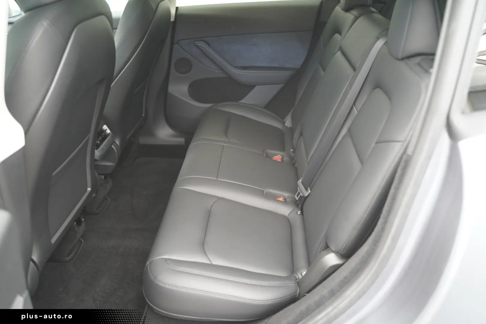 TESLA Model Y Long Range AWD  20-Zoll AHK