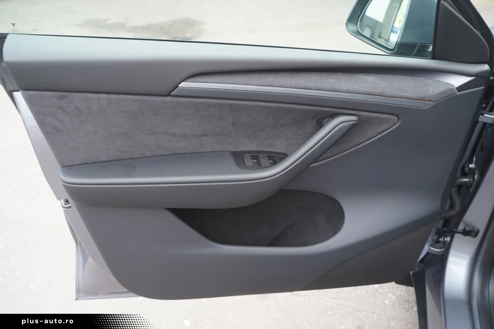 TESLA Model Y Long Range AWD  20-Zoll AHK