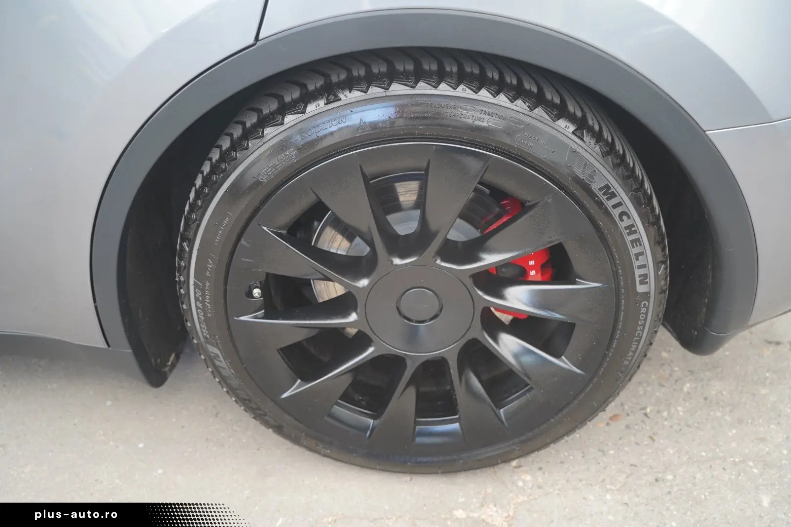 TESLA Model Y Long Range AWD  20-Zoll AHK