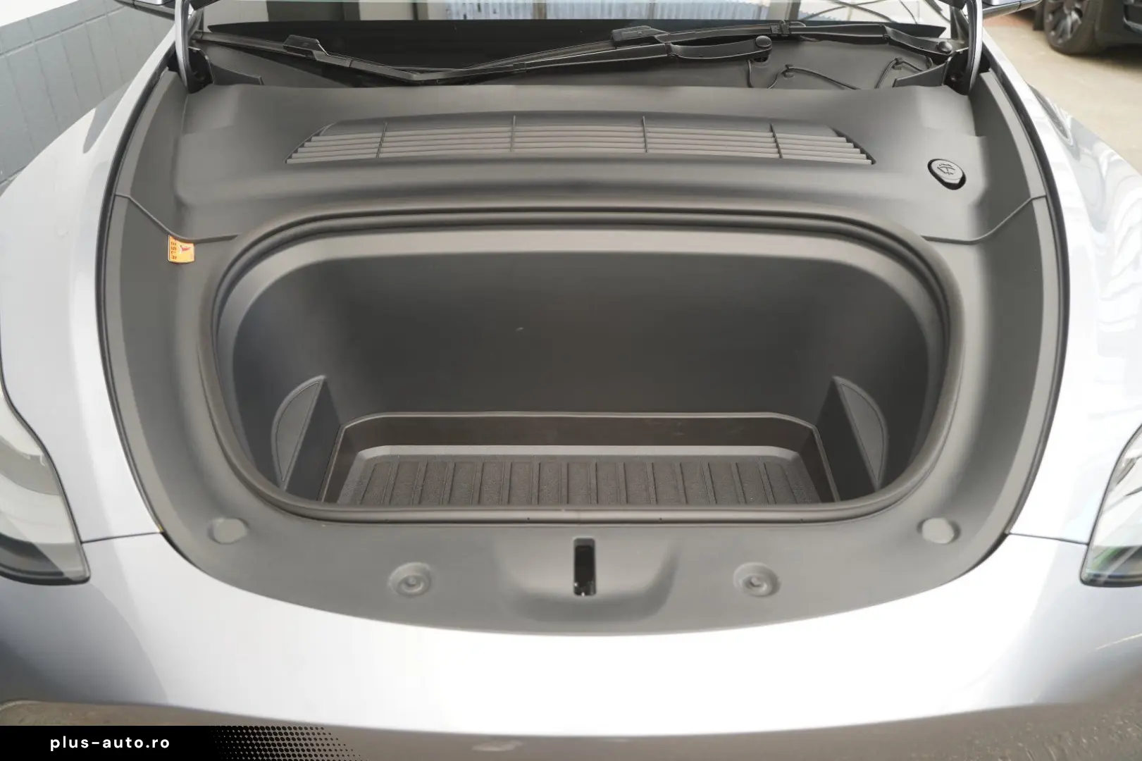 TESLA Model Y Long Range AWD  20-Zoll AHK