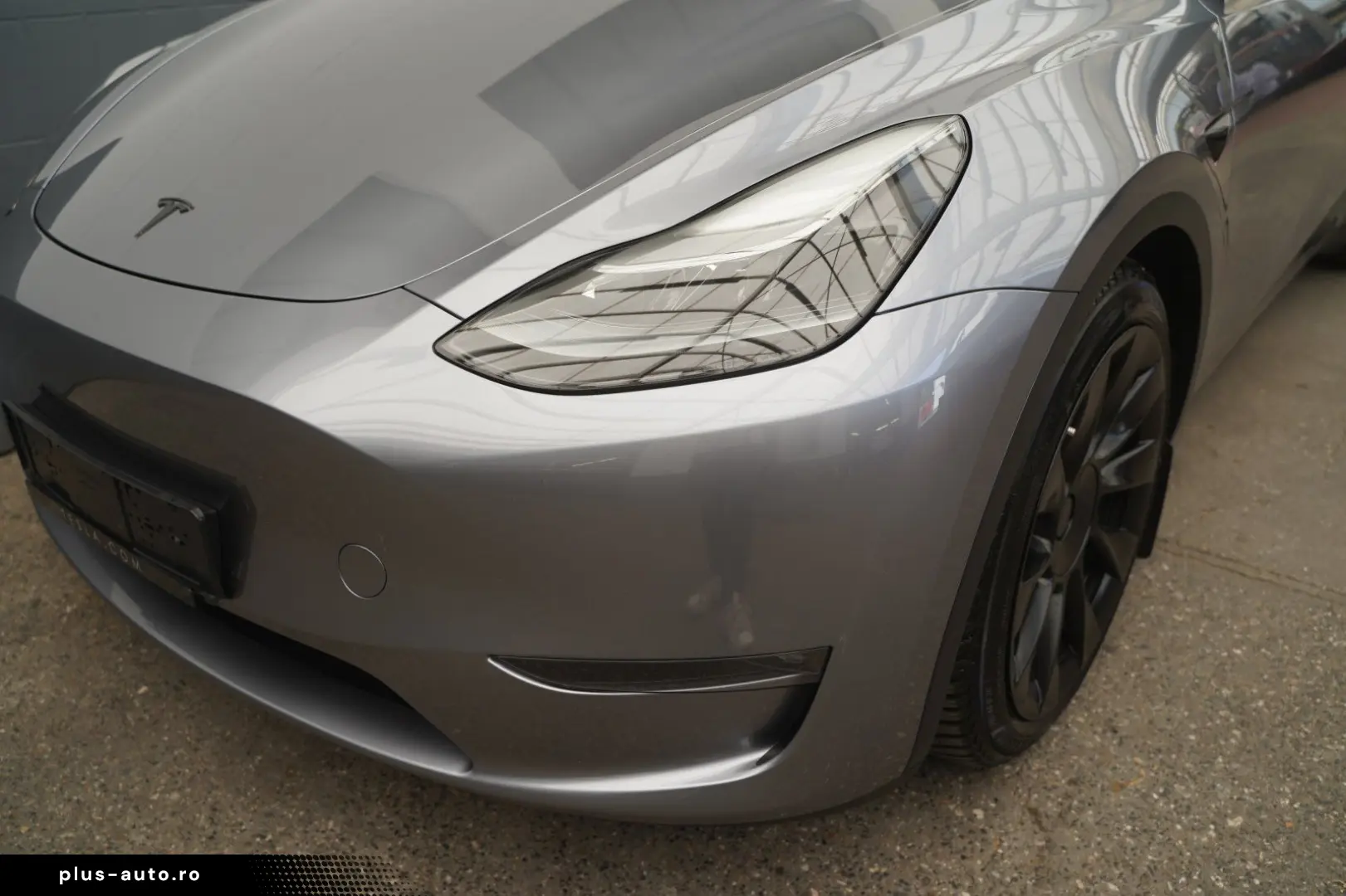 TESLA Model Y Long Range AWD  20-Zoll AHK